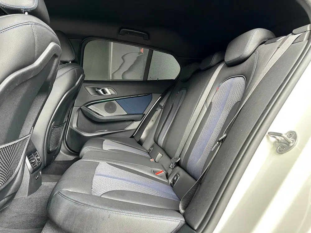 BMW 1-serie 118i uit 2020, foto 9