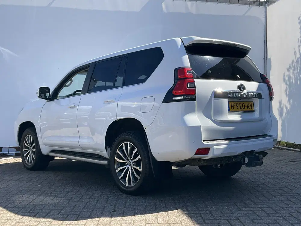 Toyota Land Cruiser 5-Pers 2.8 D-4D Professional 5p. 360° L uit 2020, foto 2