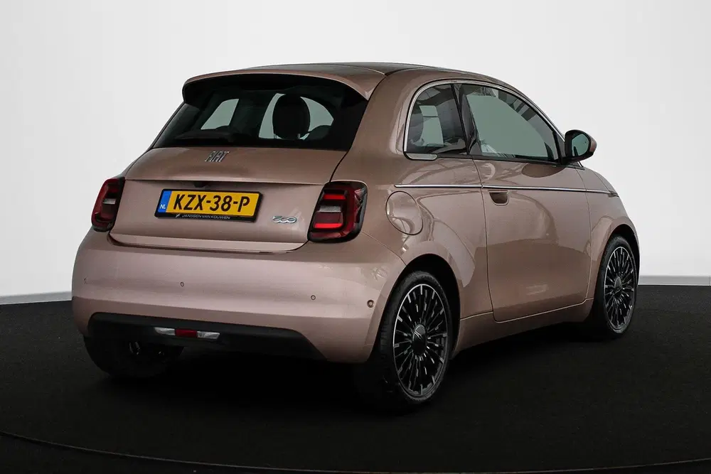 Fiat 500 La Prima 42 kWh Pano Leder Stoelverwarming uit 2024, foto 3