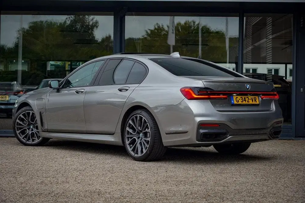 BMW 7-serie 745e High Executive uit 2020, foto 14