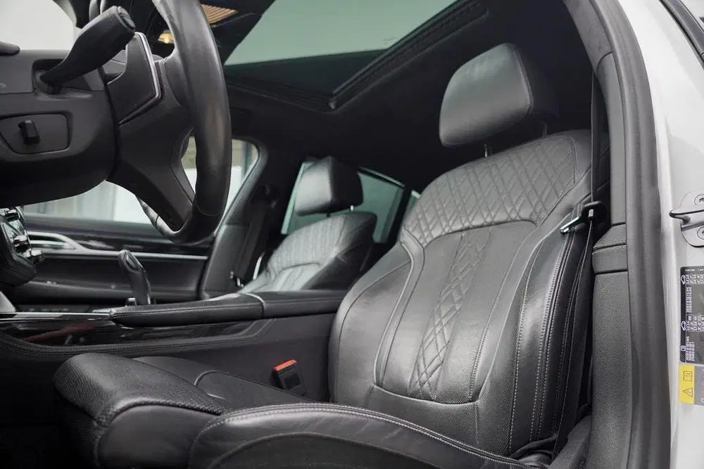 BMW 7-serie 745e High Executive uit 2020, foto 2