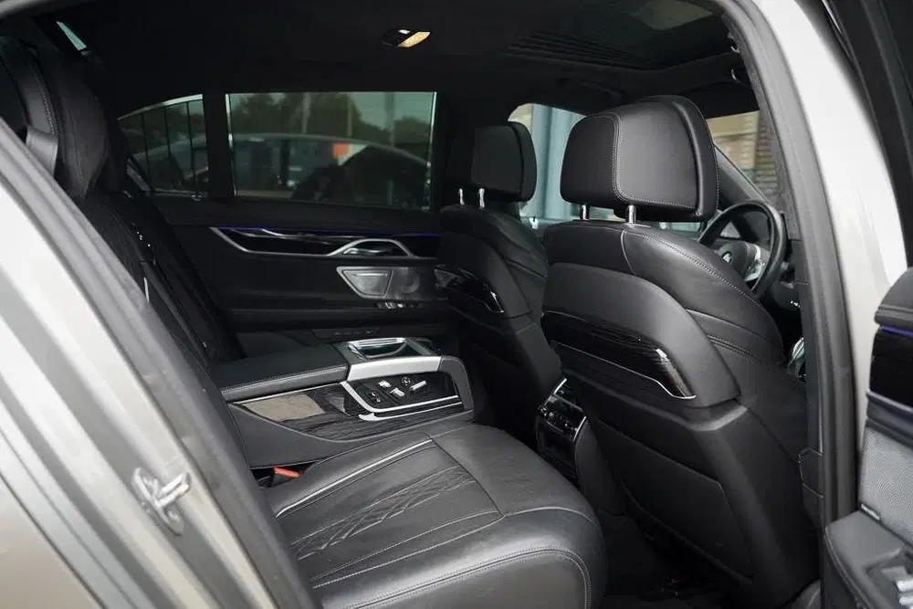 BMW 7-serie 745e High Executive uit 2020, foto 8