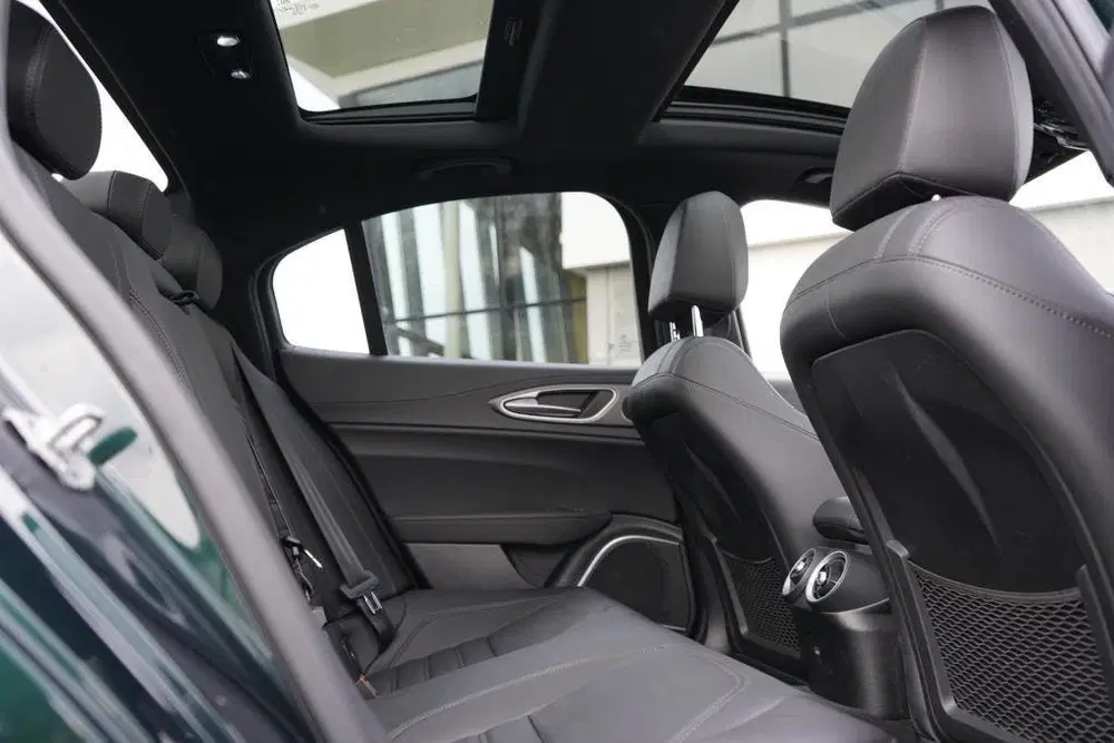 Alfa Romeo Giulia 2.0 T Veloce AWD Q4 Skywindow uit 2022, foto 10