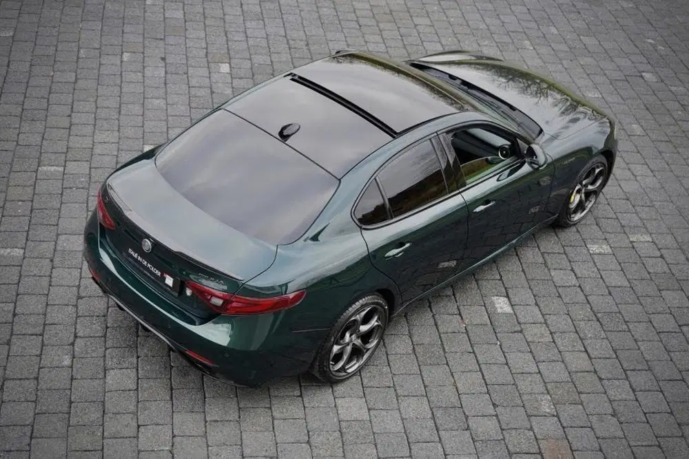 Alfa Romeo Giulia 2.0 T Veloce AWD Q4 Skywindow uit 2022, foto 2