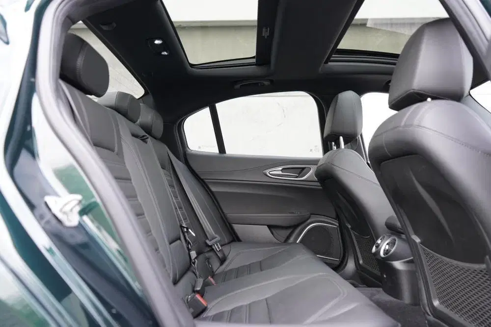 Alfa Romeo Giulia 2.0 T Veloce AWD Q4 Skywindow uit 2022, foto 5