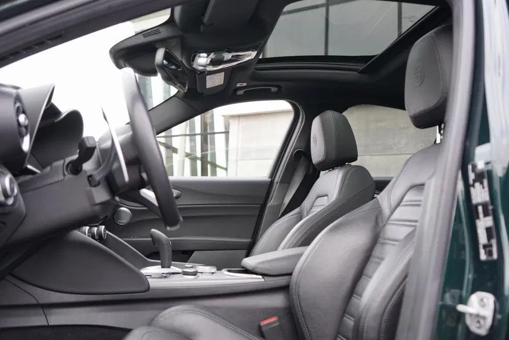Alfa Romeo Giulia 2.0 T Veloce AWD Q4 Skywindow uit 2022, foto 8