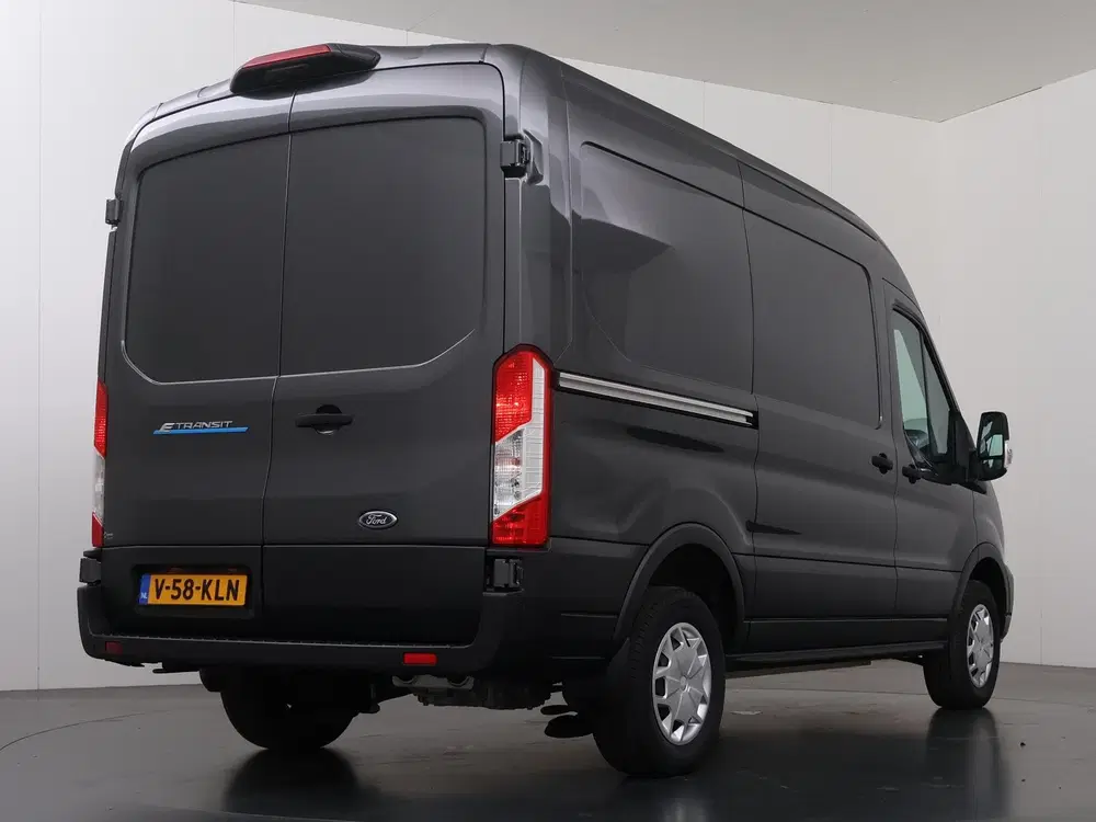 Ford Transit 350 uit 2024, foto 2