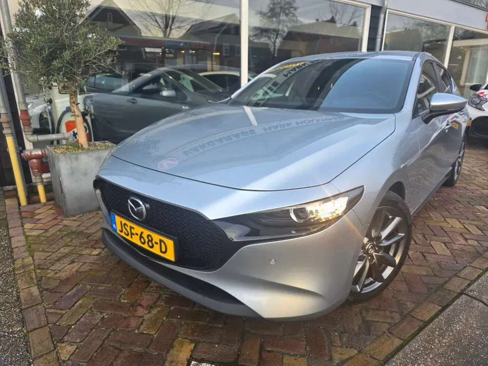 Mazda 3 2.0 e-SkyActiv-G M Hybrid 122 Luxury uit 2020, foto 2