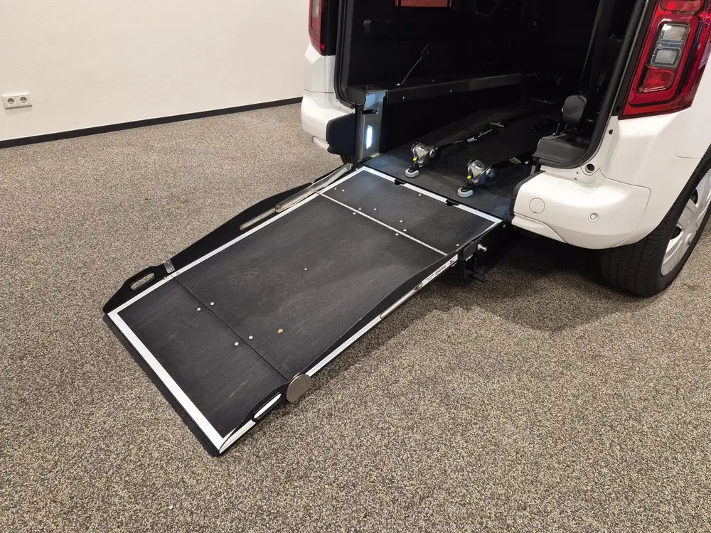 Toyota Proace City L1 Rolstoelauto Automaat 3+1 uit 2021, foto 10