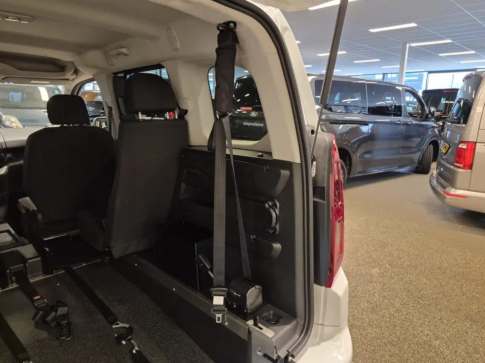 Toyota Proace City L1 Rolstoelauto Automaat 3+1 uit 2021, foto 12