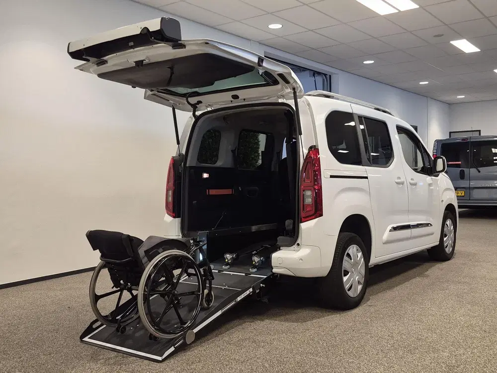 Toyota Proace City L1 Rolstoelauto Automaat 3+1 uit 2021, foto 13