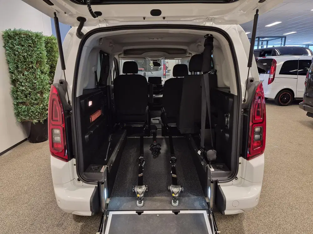 Toyota Proace City L1 Rolstoelauto Automaat 3+1 uit 2021, foto 9