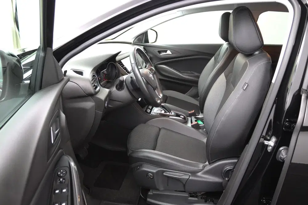 Opel Grandland 1.6 Turbo Hybrid Business Elegance uit 2021, foto 4