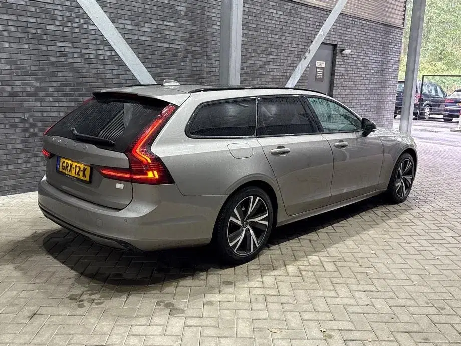 Volvo V90 2.0 T6 AWD R-Design uit 2020, foto 2