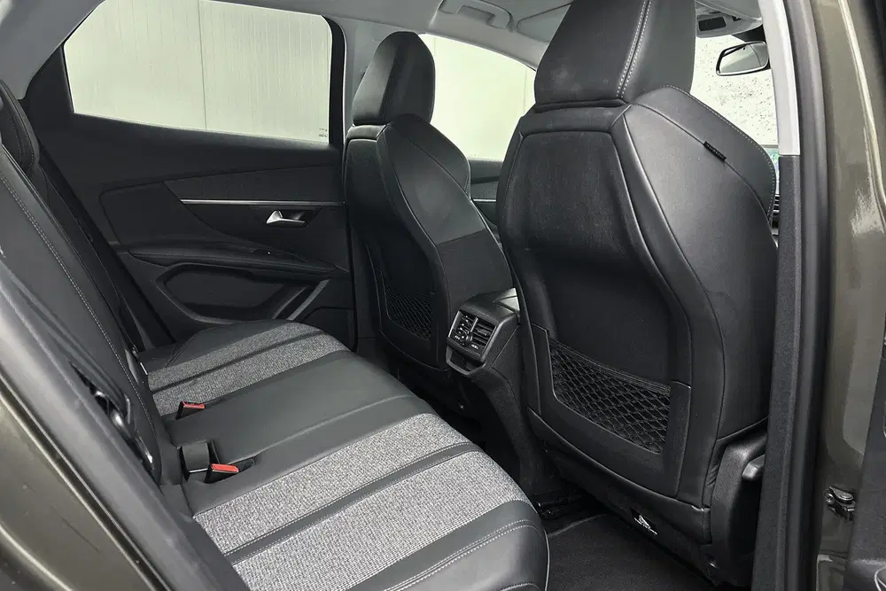 Peugeot 3008 1.2 PureTech Allure uit 2020, foto 14