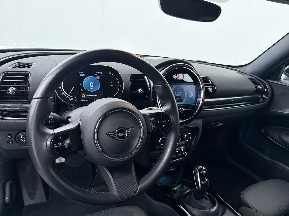 Mini Clubman Cooper uit 2023, foto 2