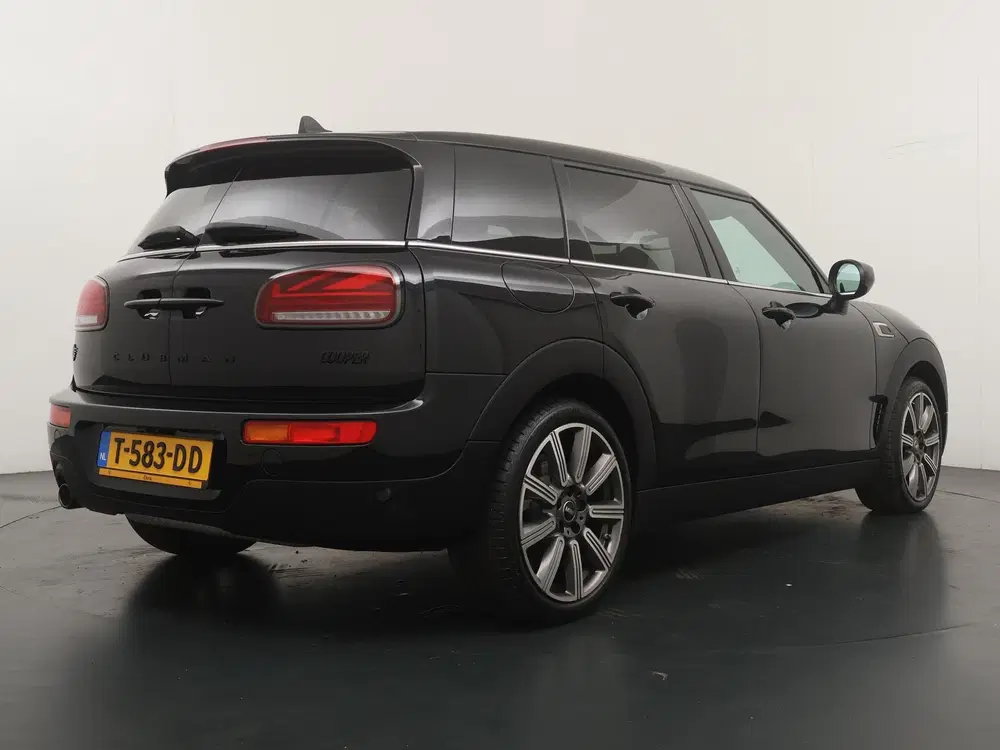 Mini Clubman Cooper uit 2023, foto 9
