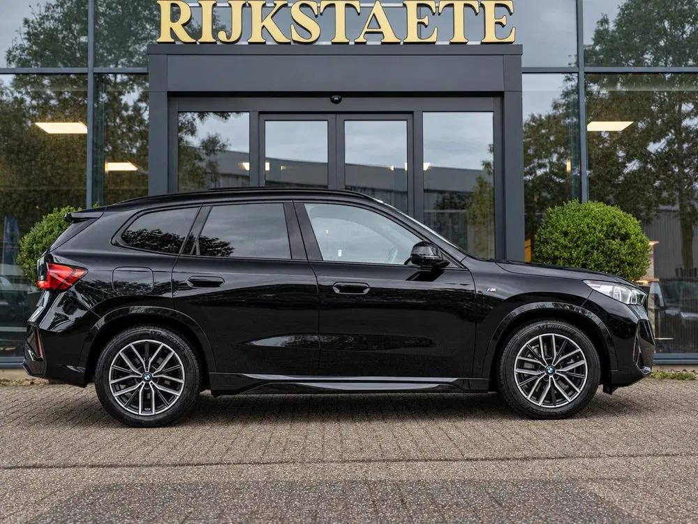 BMW X1 xDrive23i uit 2023, foto 6