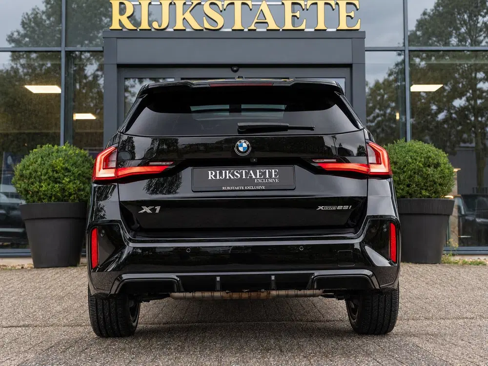 BMW X1 xDrive23i uit 2023, foto 8