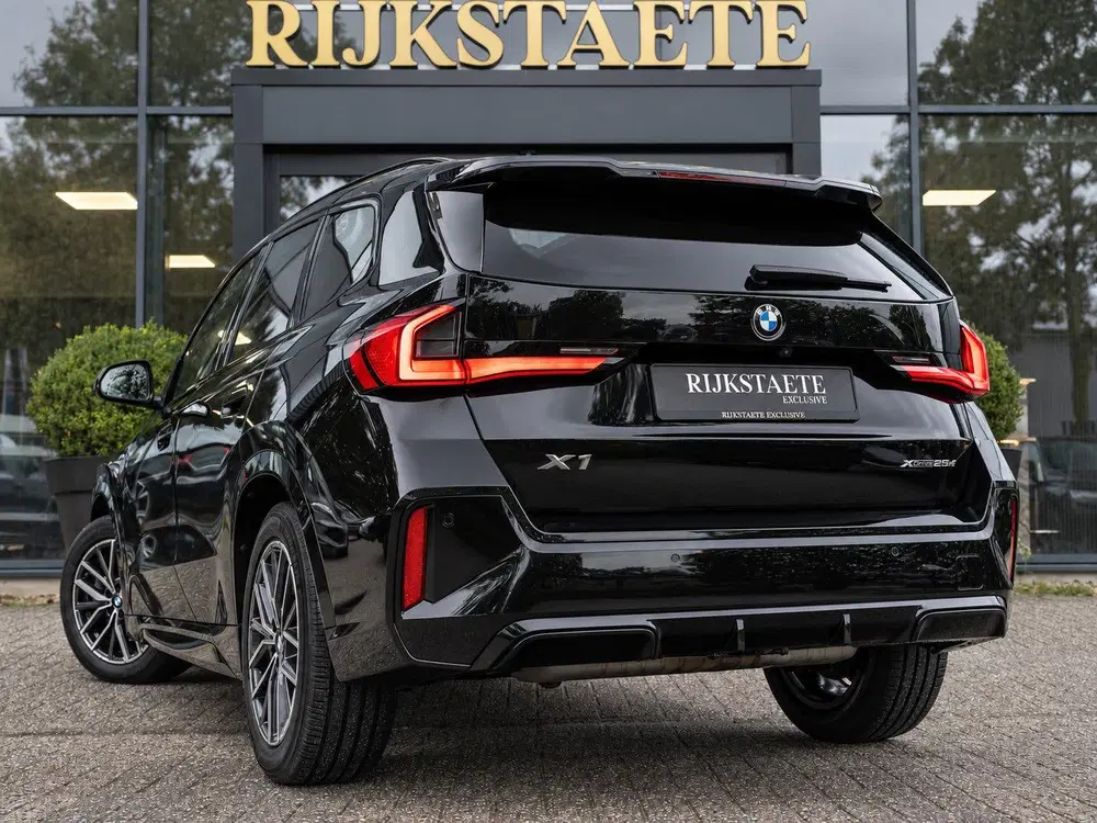 BMW X1 xDrive23i uit 2023, foto 9