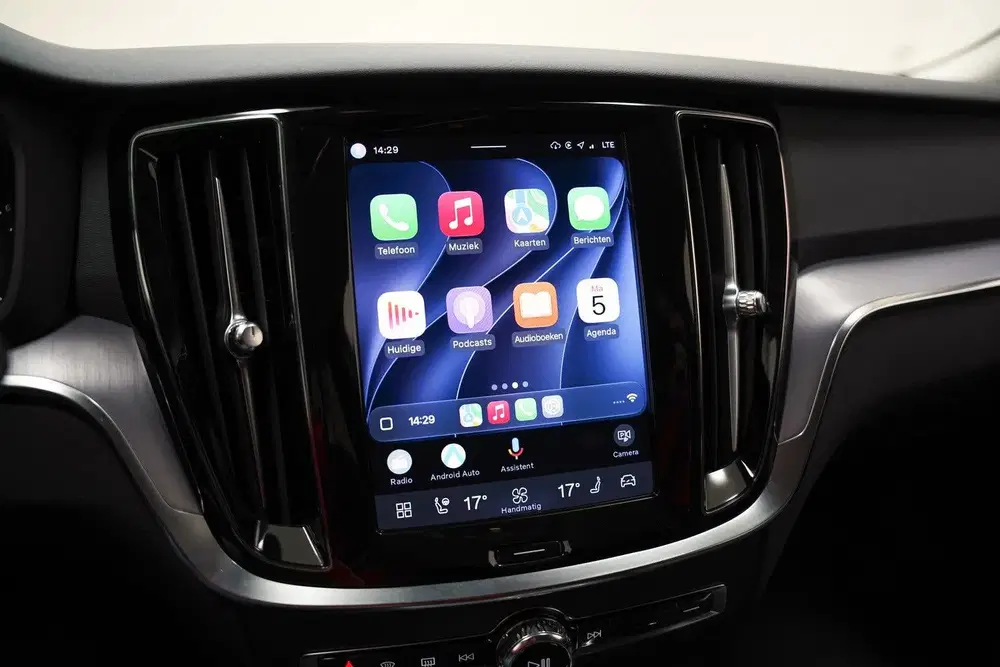 Volvo V60 2.0 B3 Core Aut. [ LED Adapt.cruise Stoel uit 2023, foto 5