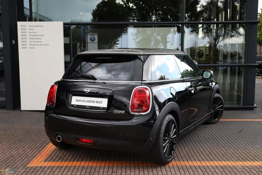 Mini Cooper Cooper uit 2021, foto 2