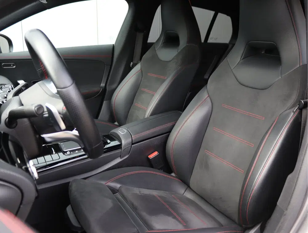 Mercedes-Benz CLA 250 e AMG-line uit 2021, foto 5
