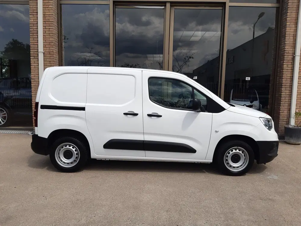 Opel Combo 102Pk Airco Cruisecontrol Achteruitrijcame uit 2022, foto 7