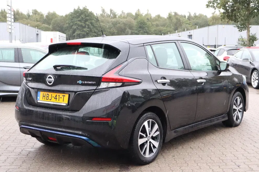 Nissan Leaf Acenta 40 kWh uit 2021, foto 2