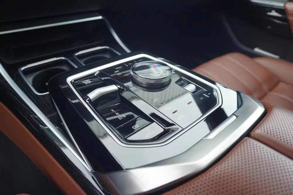 BMW 7-serie 750e xDrive uit 2024, foto 9