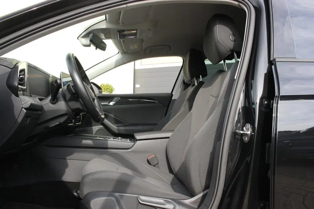 Volkswagen Passat 1.5 eTSI Business uit 2024, foto 12