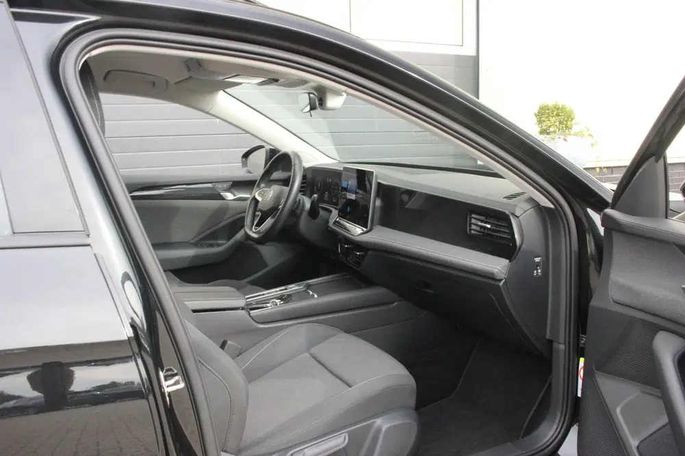 Volkswagen Passat 1.5 eTSI Business uit 2024, foto 4