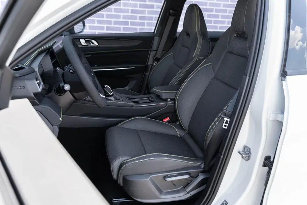 Lynk & Co 01 1.5 Core PHEV uit 2025, foto 3