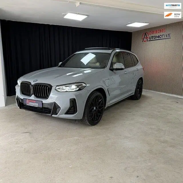 BMW X3 XDrive30e High Executive. PANO uit 2022
