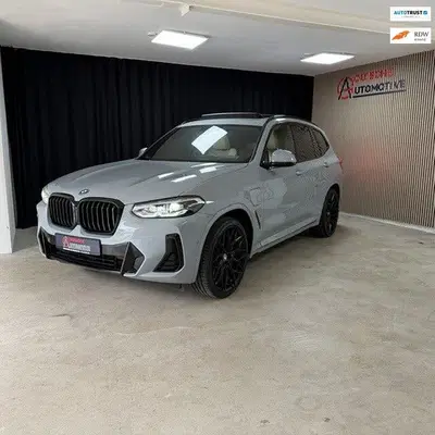 BMW X3 XDrive30e High Executive. PANO uit 2022