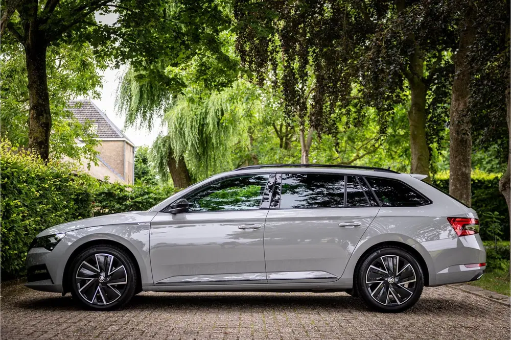 Skoda Superb 1.4 TSI iV Sportline Business Panorama Ma uit 2023, foto 3