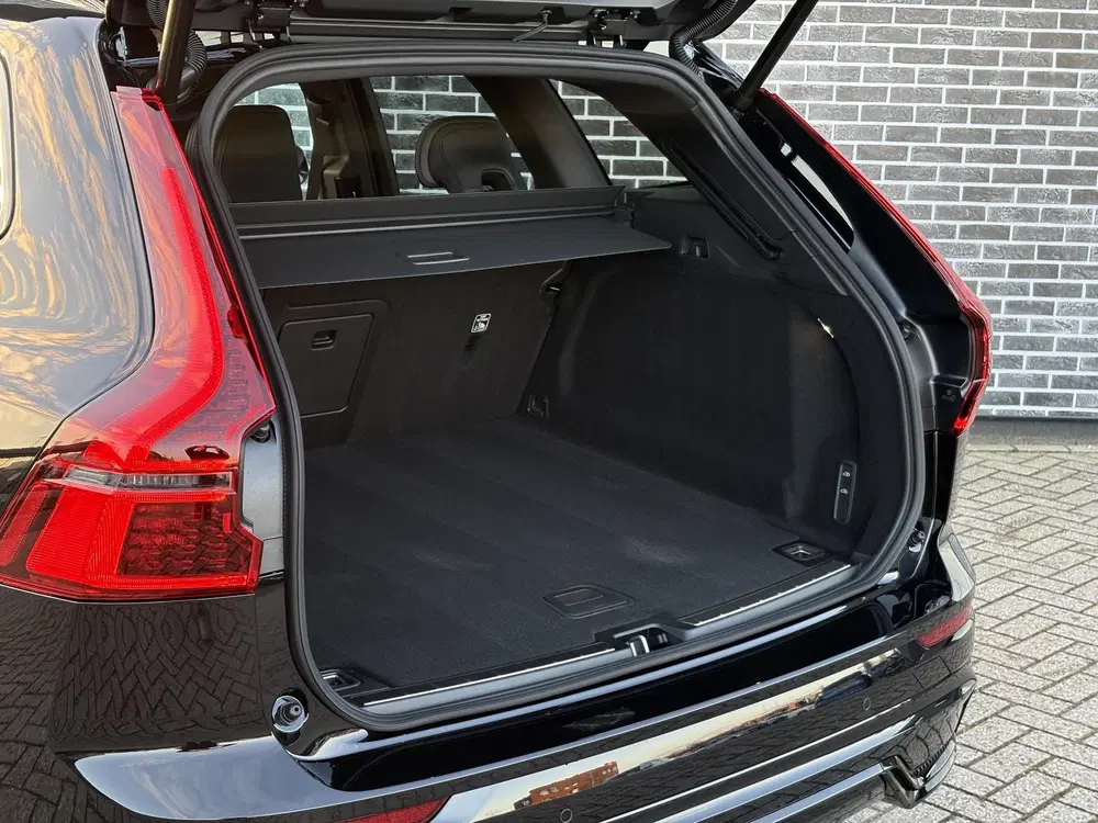 Volvo XC60 2.0 T6 Plug-in hybrid AWD Plus Black Editi uit 2026, foto 11