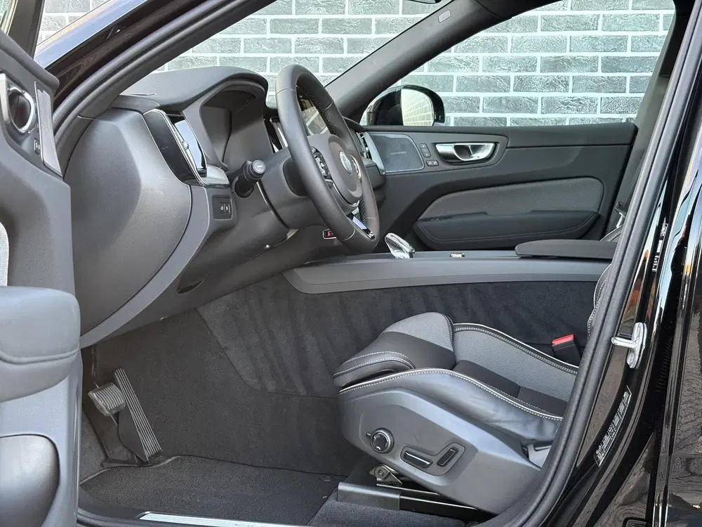 Volvo XC60 2.0 T6 Plug-in hybrid AWD Plus Black Editi uit 2026, foto 15