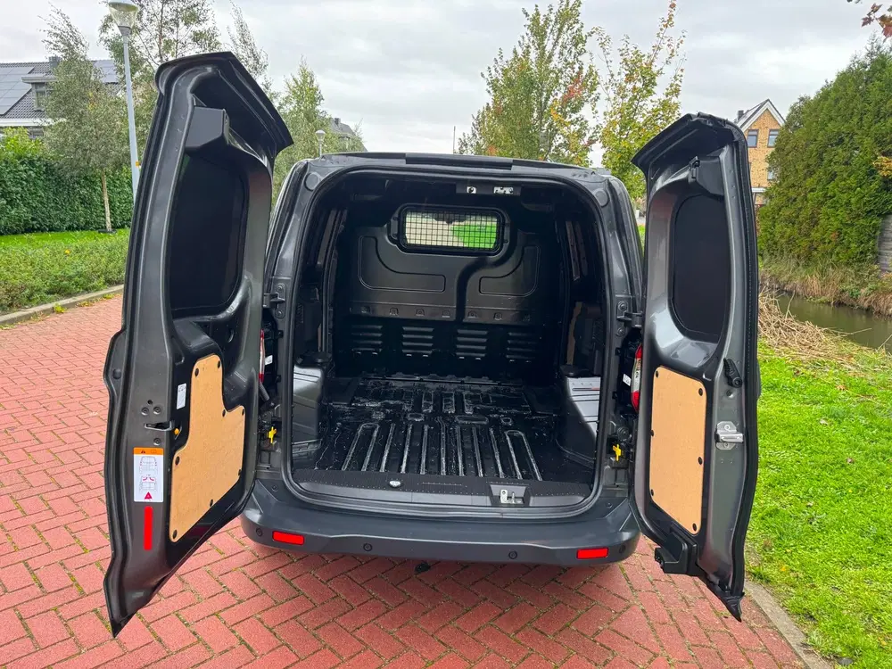Ford Transit Courier 1.0 Limited EcoBoost S&S BENZINE uit 2023, foto 10