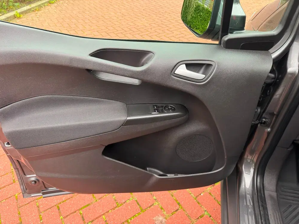 Ford Transit Courier 1.0 Limited EcoBoost S&S BENZINE uit 2023, foto 11