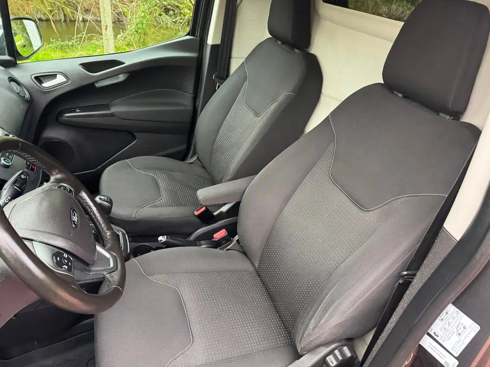 Ford Transit Courier 1.0 Limited EcoBoost S&S BENZINE uit 2023, foto 13