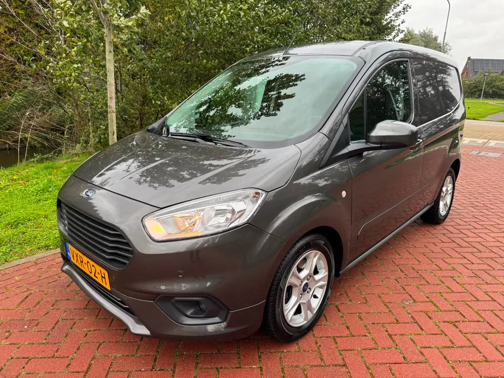 Ford Transit Courier 1.0 Limited EcoBoost S&S BENZINE uit 2023, foto 2