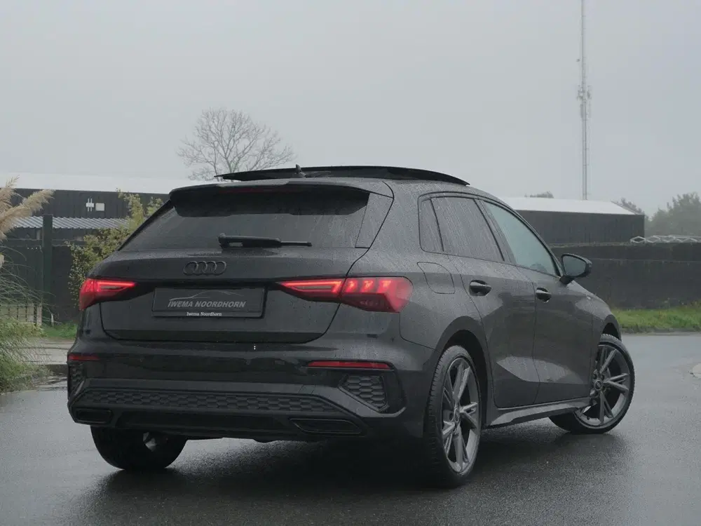Audi A3 30 TFSI Pro S-Line uit 2022, foto 2