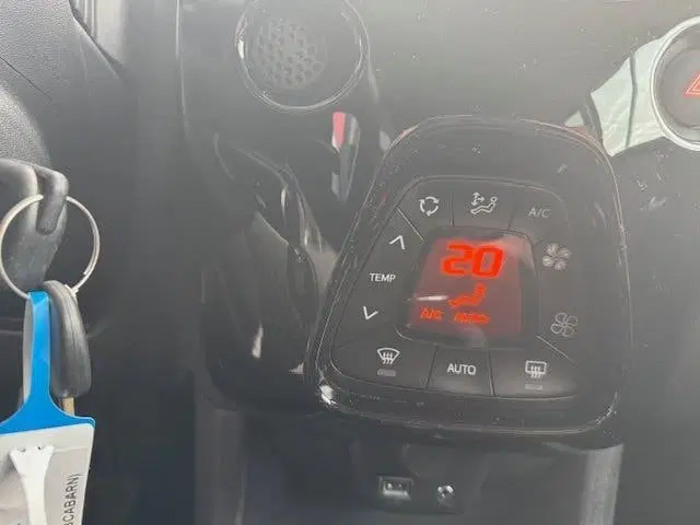 Citroën C1 1.0 VTi SHINE 5-DRS. TWO TONE (LUXE UITVOE uit 2019, foto 10