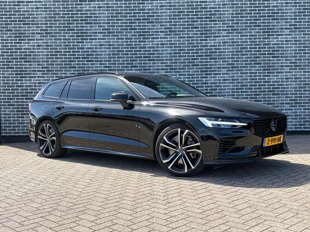 Volvo V60 2.0 T6 Plug-in Hybrid AWD Ultimate Dark uit 2024, foto 4