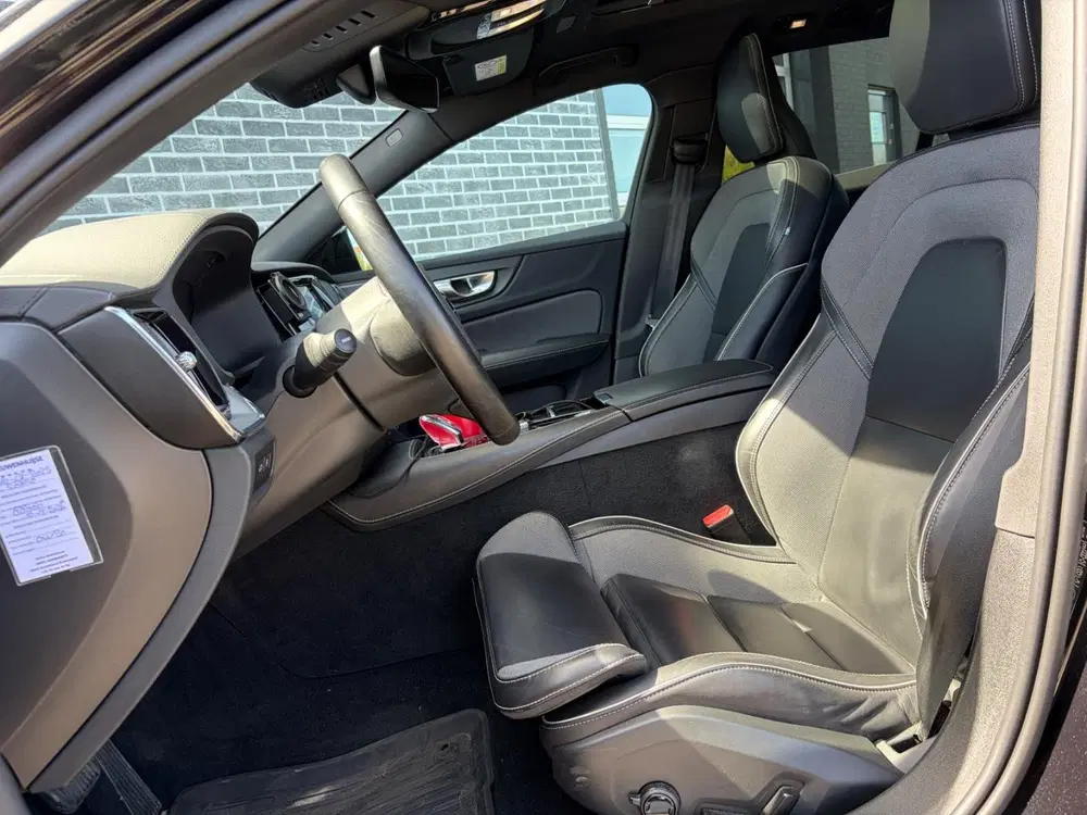 Volvo V60 2.0 T6 Plug-in Hybrid AWD Ultimate Dark uit 2024, foto 6