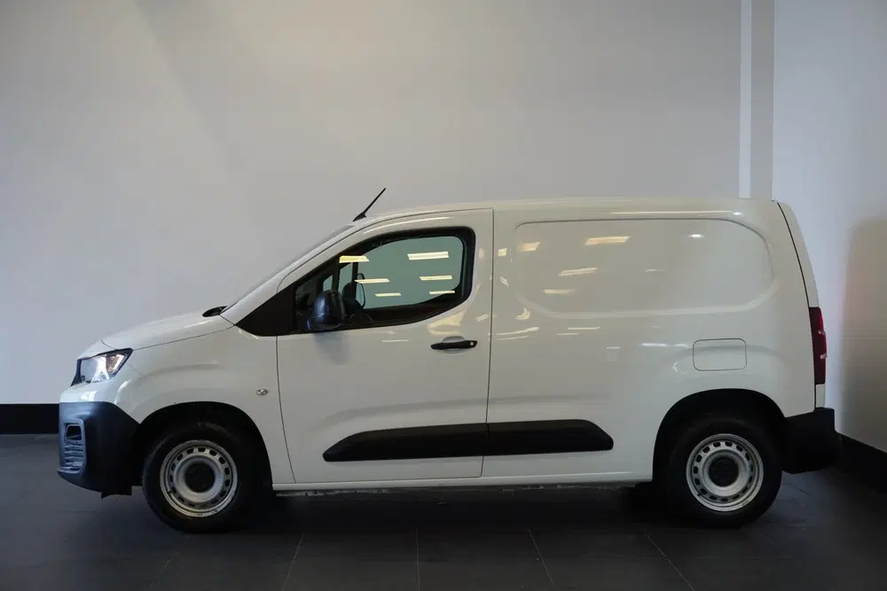 Peugeot Partner 1.2 PureTech 110Pk Benzine uit 2022, foto 6
