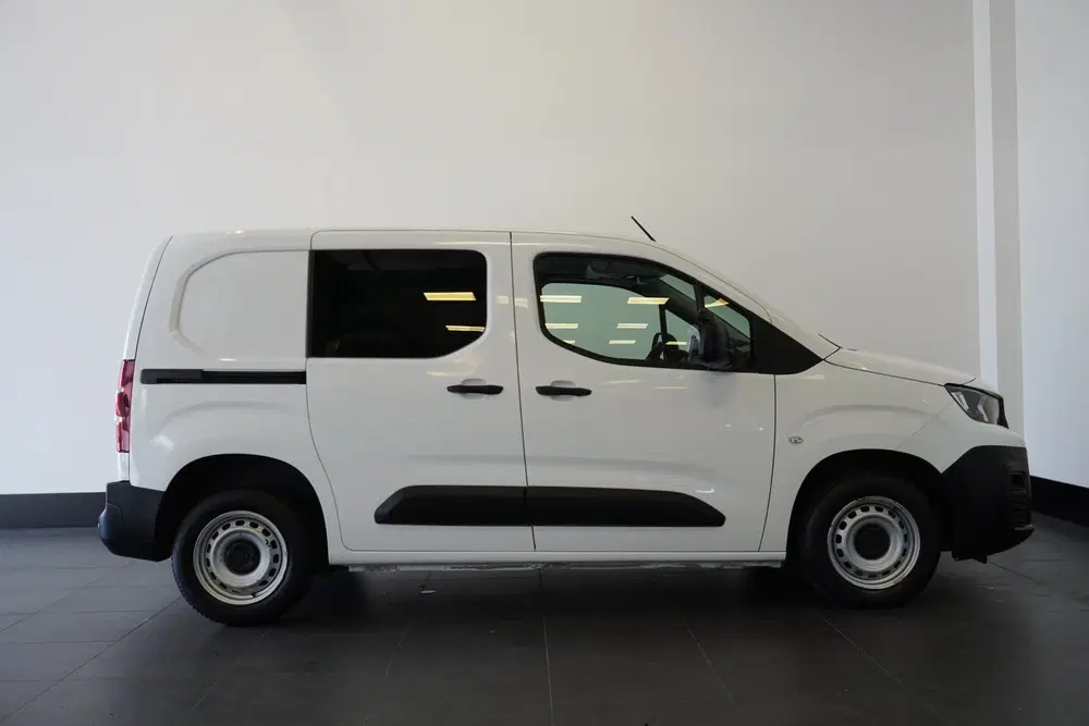 Peugeot Partner 1.2 PureTech 110Pk Benzine uit 2022, foto 7