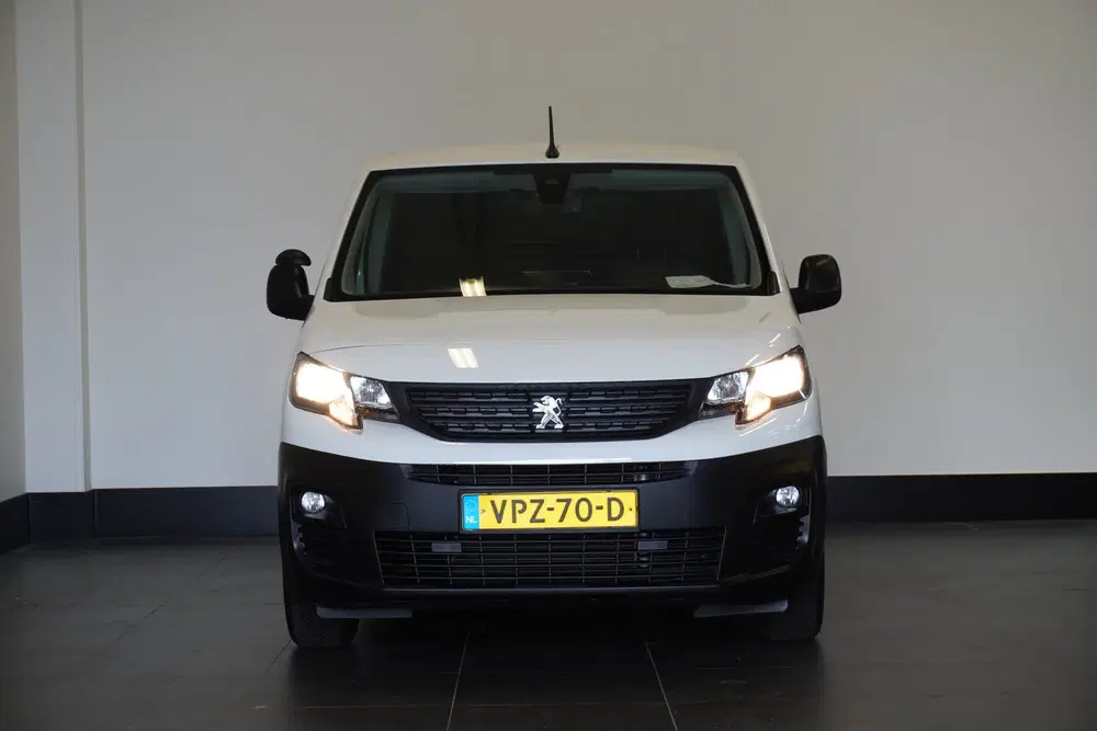 Peugeot Partner 1.2 PureTech 110Pk Benzine uit 2022, foto 8