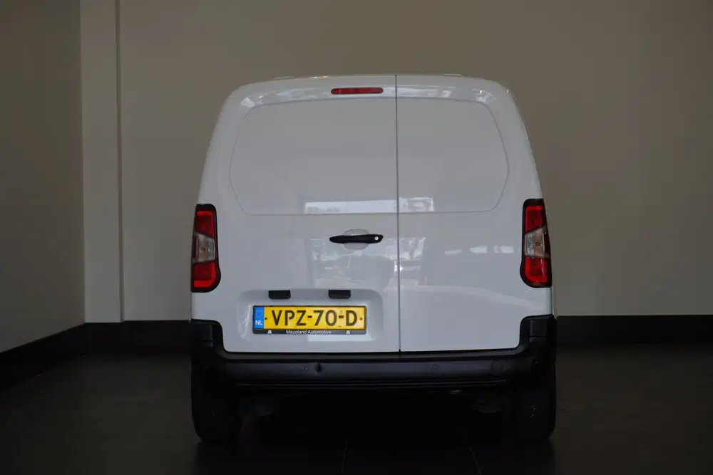 Peugeot Partner 1.2 PureTech 110Pk Benzine uit 2022, foto 9